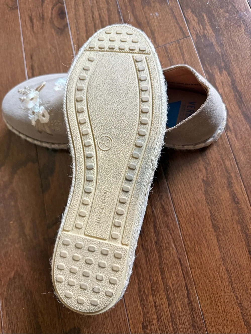 Verbenas Women’s Beige Embroidered Suede Espadrilles size 40 EU
